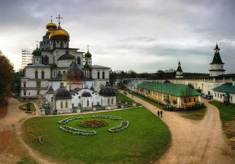 Новоиерусалимский монастырь с дороги